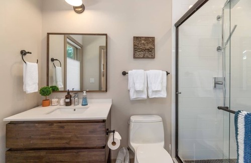 Victory Heights House | New 3-bedroom barrier-free modern detached house