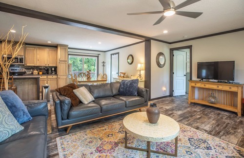 Gaffney Other | New 3-bedroom country farmhouse with bold creek and new hot tub in Gaffney!