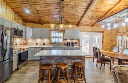 West Union Cabin | New 3 Bedroom Log Cabin nestled in the woods with one acre fishing lake .