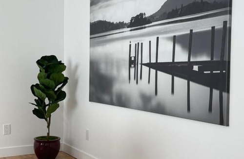 Saranap House | New 3-BR guesthouse with free parking on prem