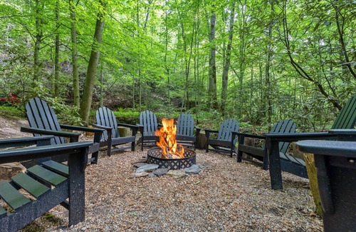 Heidelberg Cabin | NEW! 30 Acre Secluded Glamping Experience - Private Hiking & Climbing Retreat in Red River Gorge, KY