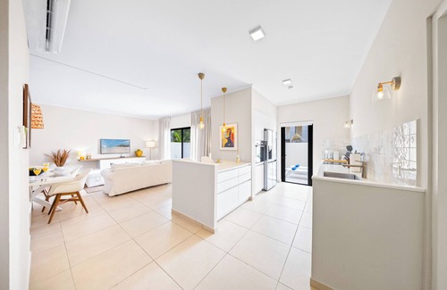 Gold Coast House | NEW 3BR - 0.5 Miles to the Beach w/Private Pool, Gym, BBQ in a Gated Community