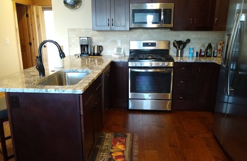Keystone House | New 3BR/3BA & Loft, Private Hot Tub, Heated Pool, Views, Walk/Bus to River Run