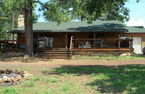 Pinetop-Lakeside Cabin | NEW! 4 Acre Lakefront Cabin in the Tall Pines