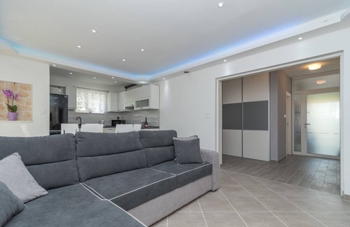 Trogir Apartment | New 4* apartment "Orto" in center of Trogir