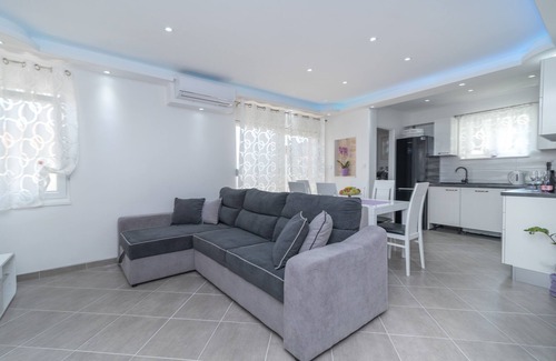 Trogir Apartment | New 4* apartment "Orto" in center of Trogir