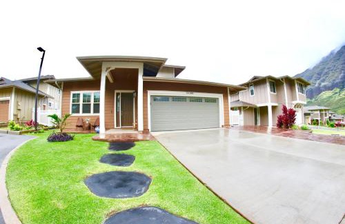 Makaha Valley House | New 4 Bedroom Home with Ocean and Gorgeous Mountain Views in the gated community of Mauna Olu