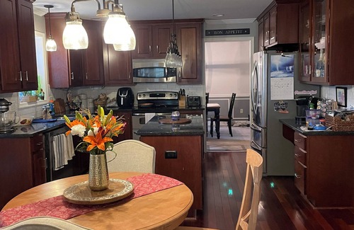 Port Matilda House | New 4-bedroom house in Port Matilda, WiFi, AC, close to town & Beaver stadium