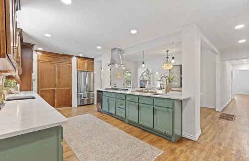 Central Oklahoma City House | New 4 Br, Okc, Walk 2 Ou Med, Sleeps 8, 4 King Bed