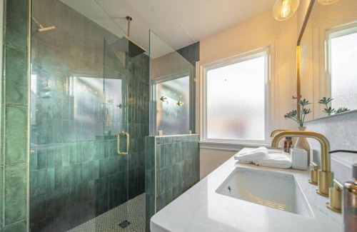 Central Oklahoma City House | New 4 Br, Okc, Walk 2 Ou Med, Sleeps 8, 4 King Bed