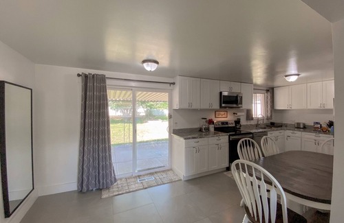Layton House | NEW! 4BD/mins to Lagoon/food/hiking/Snow basin