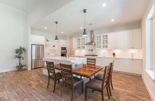 Tomball House | New 4bdr in Gated Comm + HUGE Summer Kitchen Area