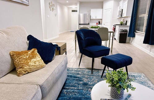 Crowley House | New 4BR Extended Stay Oasis – Pet Friendly Paradise