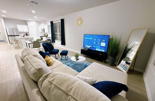 Crowley House | New 4BR Extended Stay Oasis – Pet Friendly Paradise