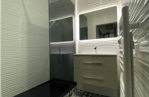 Mantes-la-Ville Apartment | New 55m² apartment with balcony & parking - near A13/station