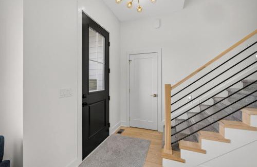 Waukee House | New 6BR house near Alice's Corridor amenities