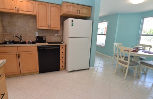 South Gate Ridge House | !NEW! 6mi to Siesta Private Heated Pool 2bd 1bt