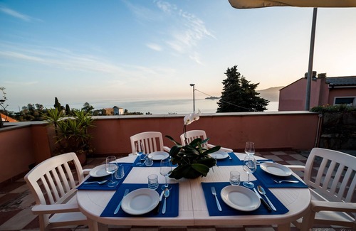 Chiavari Apartment | NEW! A TERRACE overlooking the sea, facing PORTOFINO, 30 minutes from the FIVE LANDS
