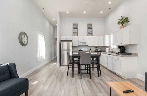 New Albany House | New Albany IN Newly renovated Entire House 3BR 2BA