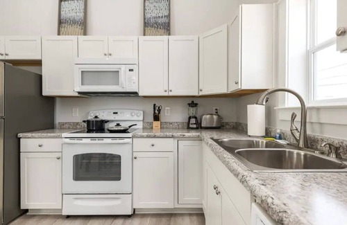 New Albany House | New Albany IN Newly renovated Entire House 3BR 2BA