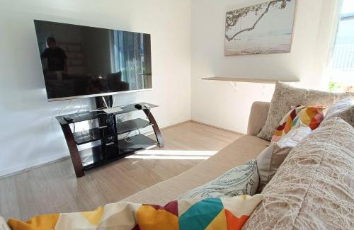 Baulkham Hills House | New and Cozy 2 Bedrooms Granny Flat with Aircon & Pool