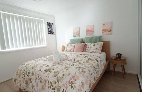 Baulkham Hills House | New and Cozy 2 Bedrooms Granny Flat with Aircon & Pool