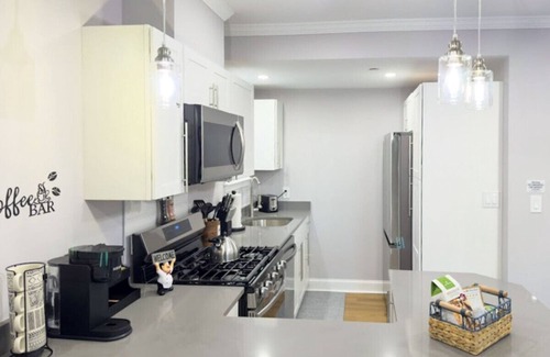 Fitchburg Apartment | New and Modern 3 B- 5 min FSU - 15 min Wachusett's