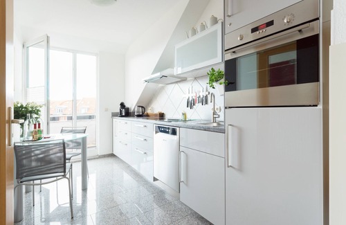 Andreasvorstadt Apartment | New apartment overlooking the citadel Petersberg