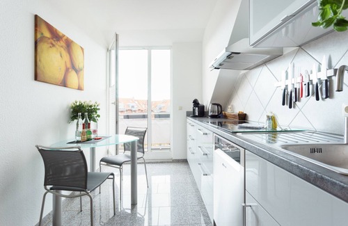 Andreasvorstadt Apartment | New apartment overlooking the citadel Petersberg