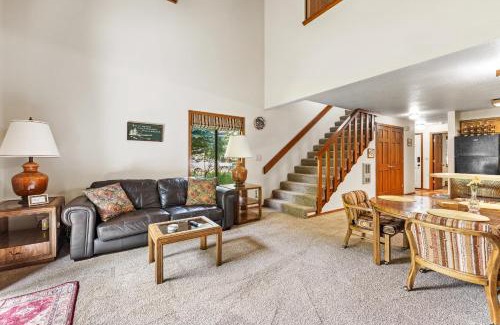 McCall House | New! Aspen 4 Seasons - Seasonal pool - Close to beaches, parks, golf, and downtown