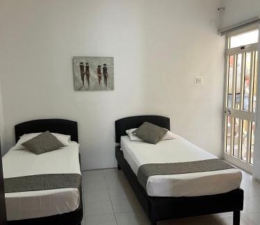 Tal-Ibrag House | New Aurora Room 4, Cozy Double, Shared Bath