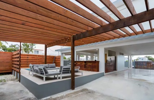 Aguirre House | NEW Beach, Restaurants and Pool 5 Bedrooms House