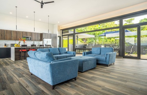 Savegre House | NEW-BEAUTIFUL-3 bedroom-sleep 8-Ocean views-Gated-Great private pool