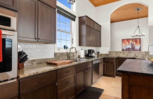 Canoncito House | *NEW* Beautiful High End Home 20 min from Plaza