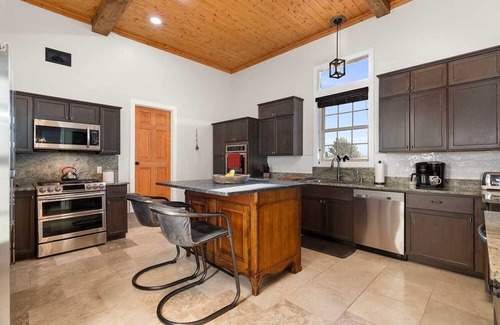 Canoncito House | *NEW* Beautiful High End Home 20 min from Plaza