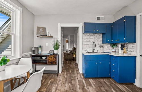 Port Washington Apartment | ⭐️New | Beautifully Remodeled | Walk to the Lake ⚓️