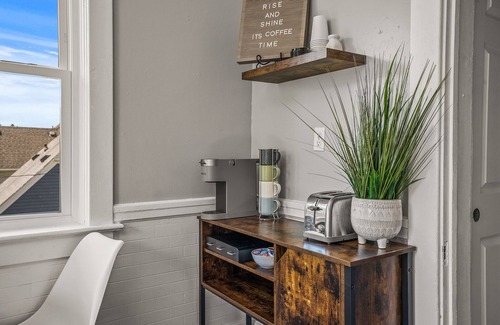 Port Washington Apartment | ⭐️New | Beautifully Remodeled | Walk to the Lake ⚓️