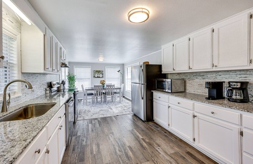 New Blaine House | New Blaine Getaway - Walk to Lake Dardanelle!