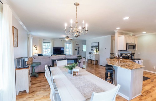 Bowers Beach House | NEW! Bowers Retreat - Sleeps 10 - Steps to beach! 10 Minutes to DE Turf!