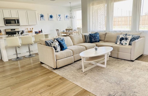 Little Elm House | New Brand House: Temporary Relocation Contractors Nurses!