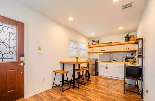 New Braunfels House | New Braunfels - River Bungalow Near Comal Tubing & Schlitterbahn + Lux Tub