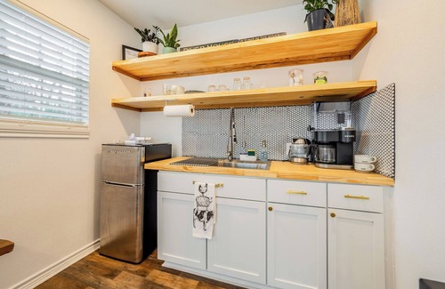 New Braunfels House | New Braunfels - River Bungalow Near Comal Tubing & Schlitterbahn + Lux Tub