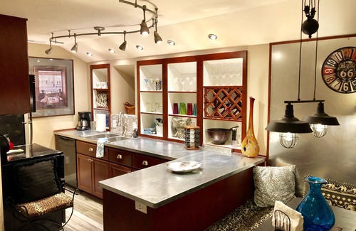 Southwest Bend Ski Chalet | New Build Chalet Privet Entry Great Location 3minDrive> OldMill Music 3Qbeds