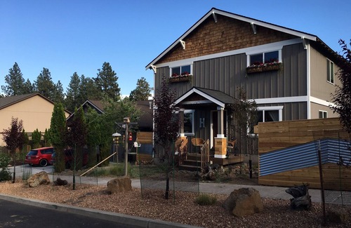 Southwest Bend Ski Chalet | New Build Chalet Privet Entry Great Location 3minDrive> OldMill Music 3Qbeds