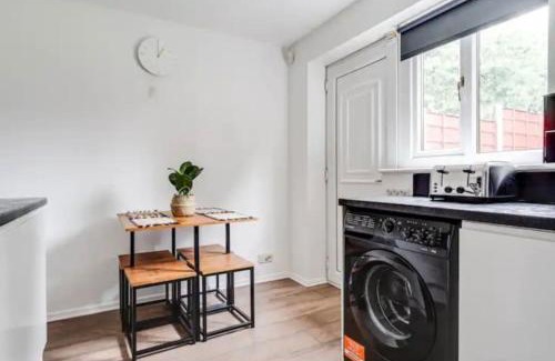 Eccles House | New build house near Trafford Centre with drive