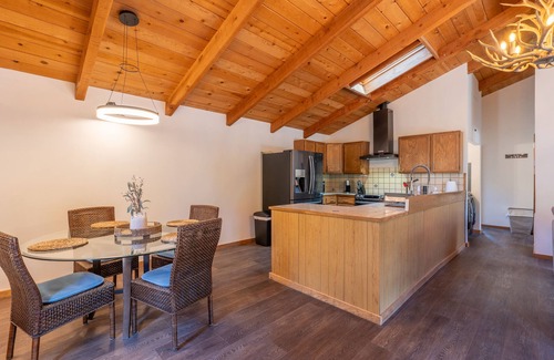 Carmel Valley House | New- Cabin by the River