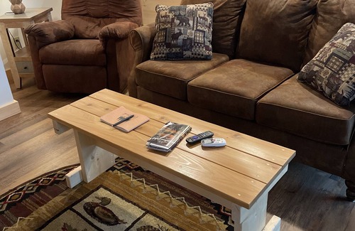 Greenville Cabin | New cabin/Downtown Greenville-Moosehead Lake, ME/WIFI/Dogs Ok/2 cabins available