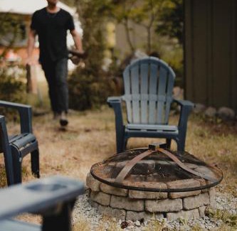 Paradise Estates House | New - Cabin Minutes to Mt Rainier - EV, HotTub, 2 Queen and Twin