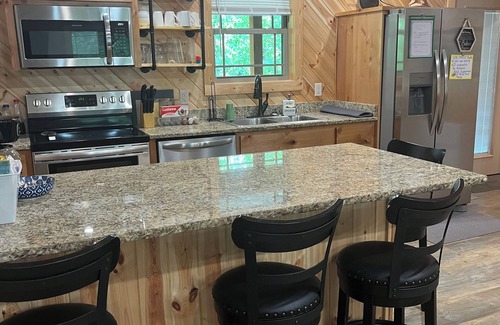 Carlisle Cabin | New Cabin on Private Lake with Hot Tub, Gas Grill, Fire Pit & Swings