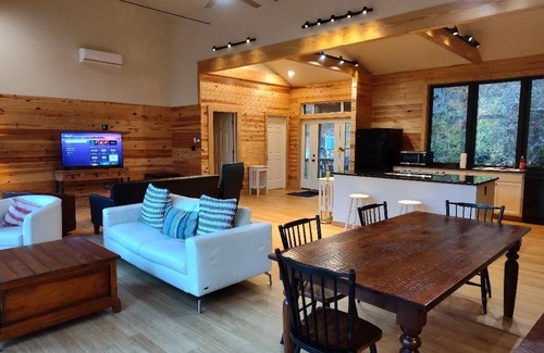 Faber Cabin | New Cabin Right on The Rockfish River! Peacefull River Sounds, Stunning views!